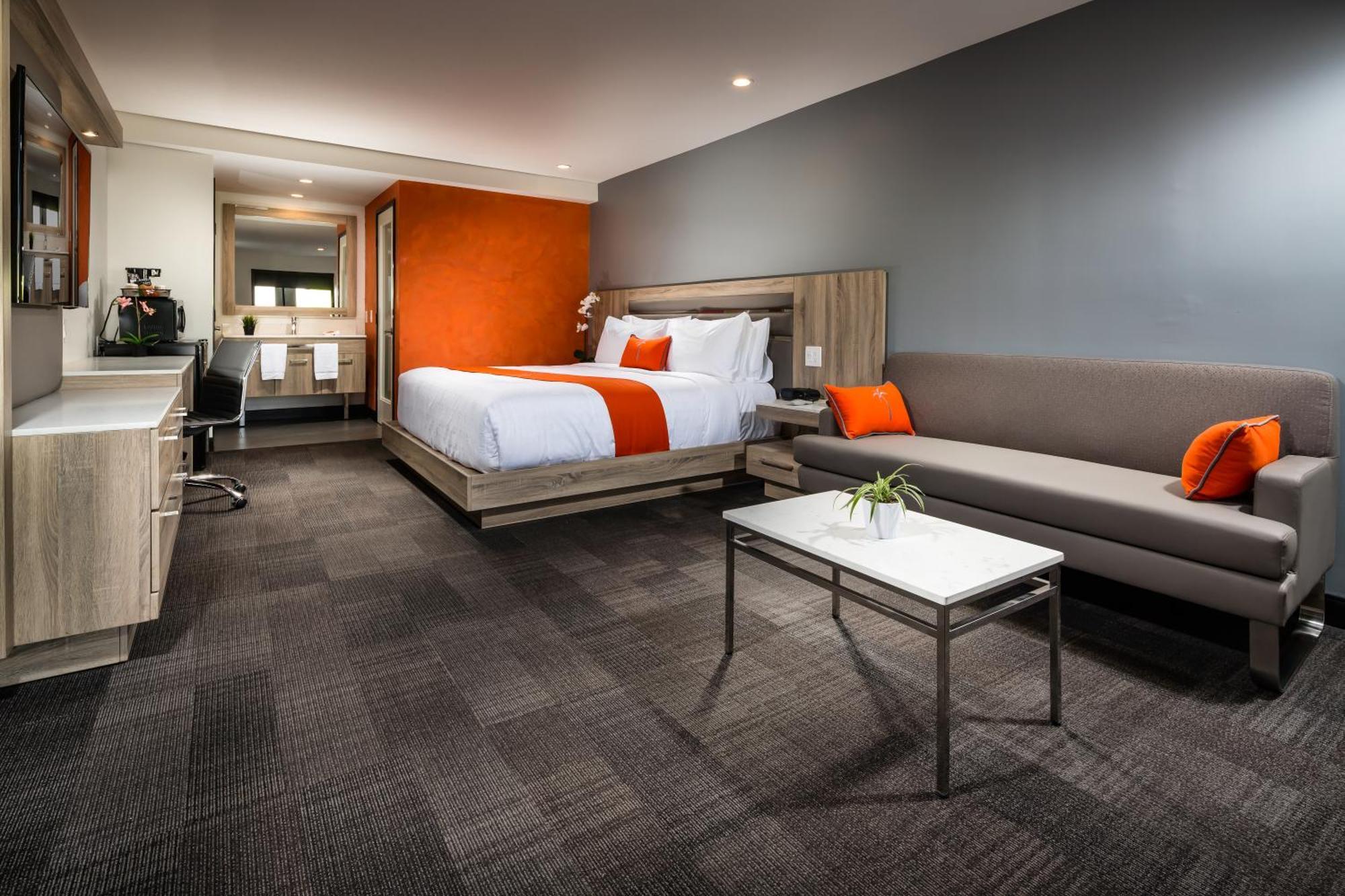 Canoga Hotel At Warner Center